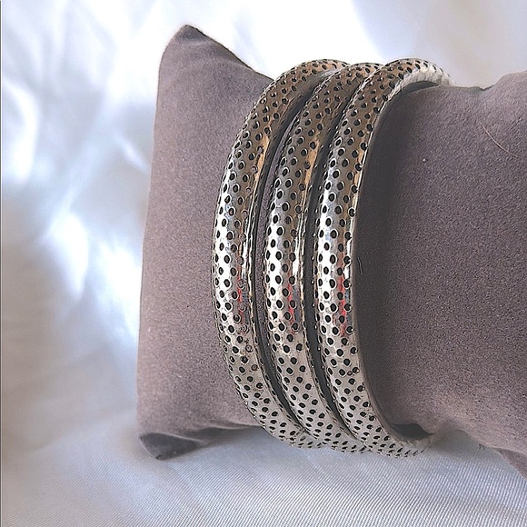 Chic Silver Perforated Bangle Trio - Picture 2 of 7